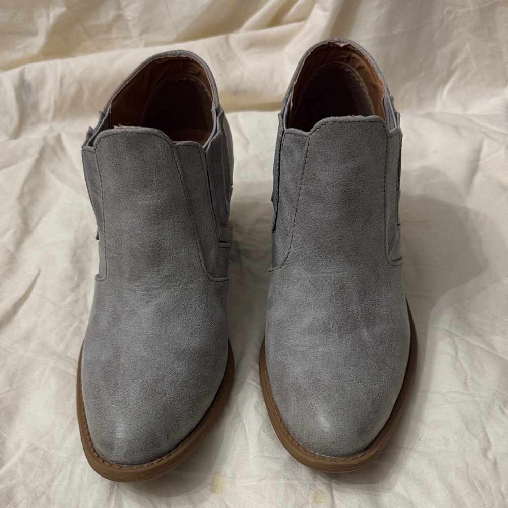 Qupid Light Gray Ankle Booties